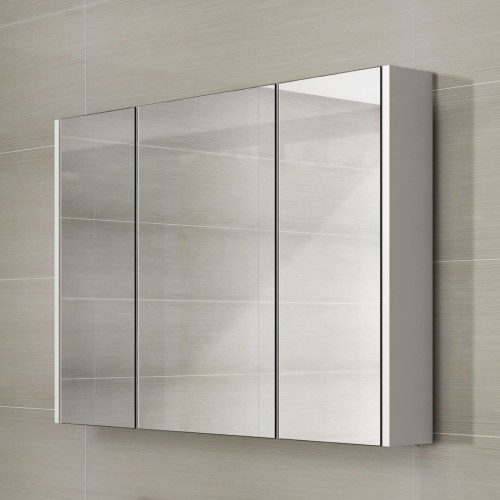 Niecodzienny wygląd łazienki możesz uzyskać za pomocą szafki z lustrem