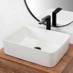 Zaokrąglone rogi umywalki dodają uroku ceramice