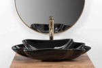 Elegancka umywalka ceramiczna o czarnym wybarwieniu w połysku